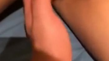 性感黑丝美女和同事吃饭被饮料下迷药昏睡后被迷操全过程迷奸视频