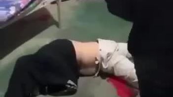 缅甸缅北园区光头狗推手被三人现场暴打嗷嗷惨叫视频