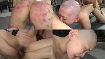 光头小少妇被4名男人SM重口调教大屌深喉被插到呕吐群交视频