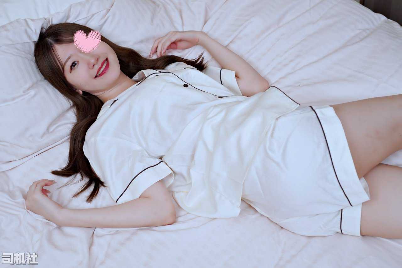 【睡衣★没有】睡衣de姑婆♥在以成人仪式而有名的当地长大成人的jjd♥所以在床上也是姑婆♥奶头责备的焦心插入♥变